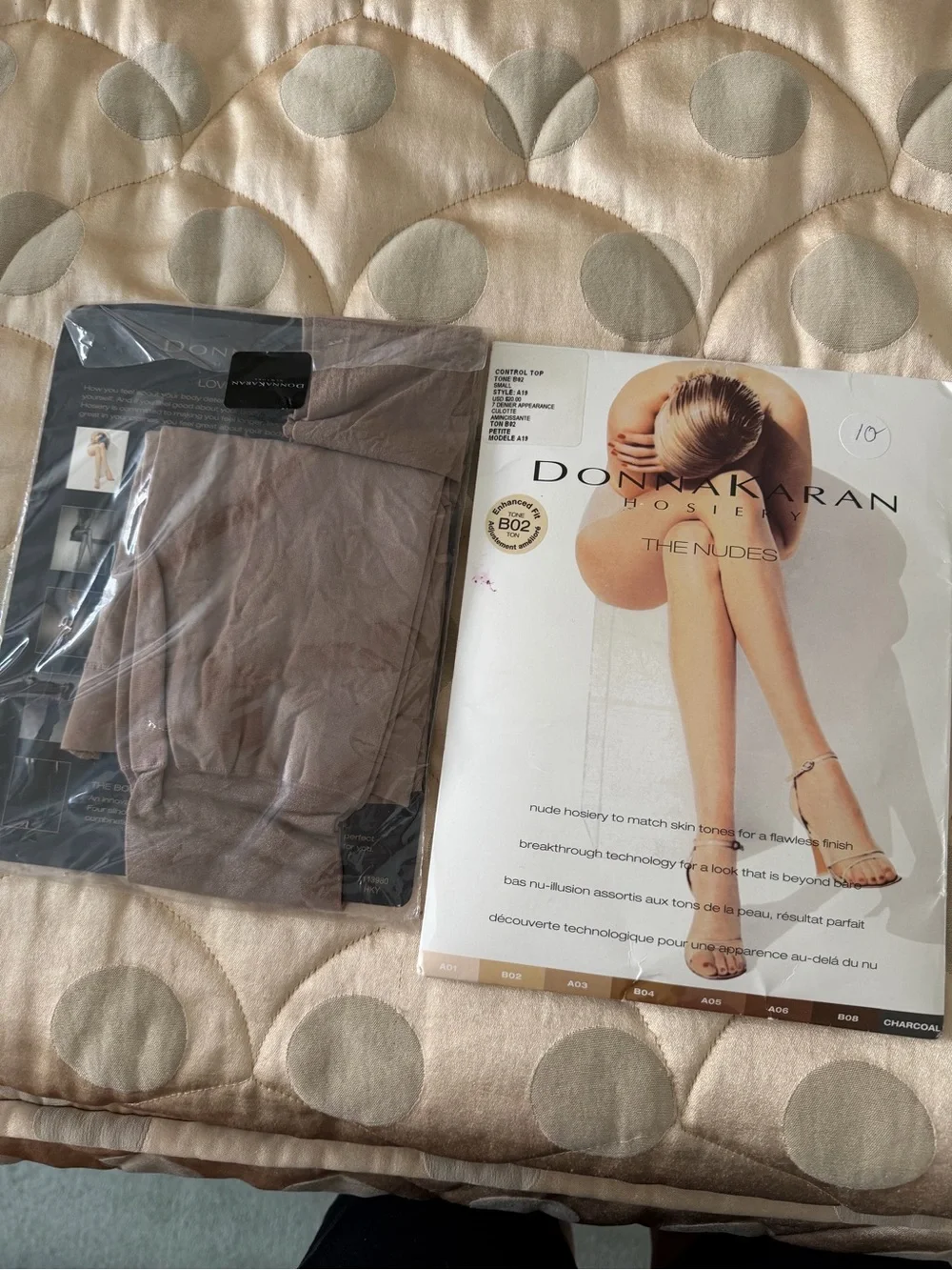 🗽2 NWT Donna Karan Sheer Hosiery Tights in Taupe